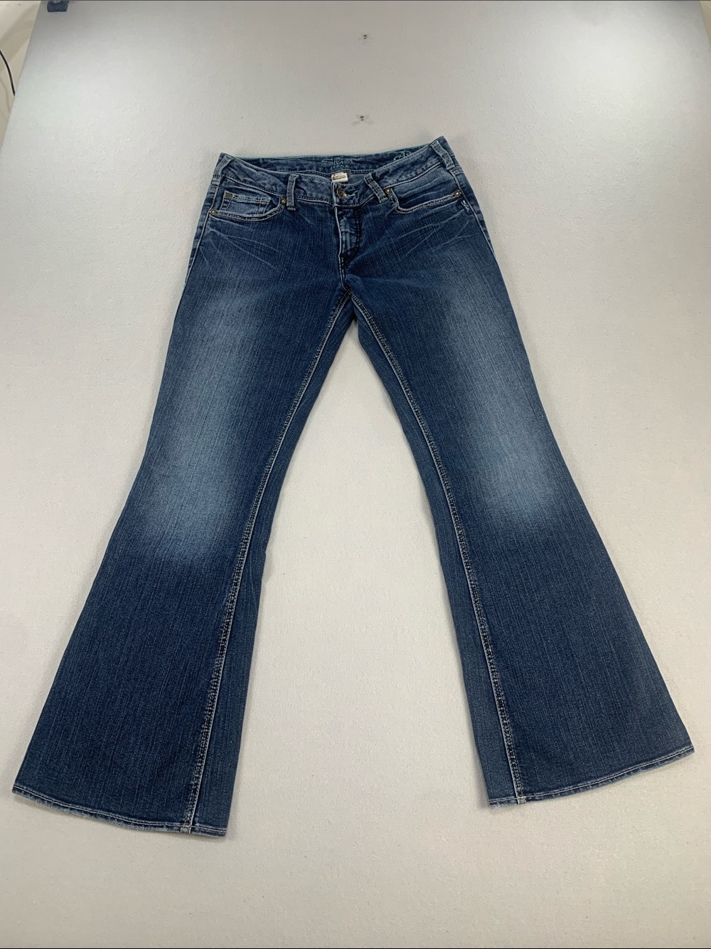 Silver Jeans Womenโs Dark Blue Flared Jeans size 30/31
